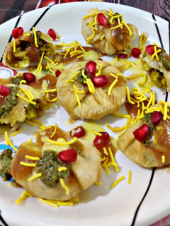 લીલવા કચોરી(Lilva kachori recipe in gujarati) રેસીપી મુખ્ય ફોટો