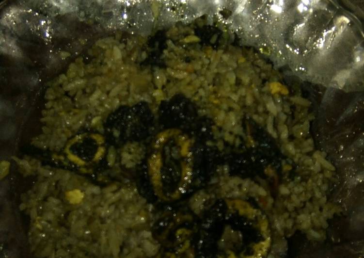 Nasi goreng hitam cumi