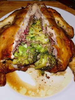 Una foto de Pollo Relleno de Brócoli