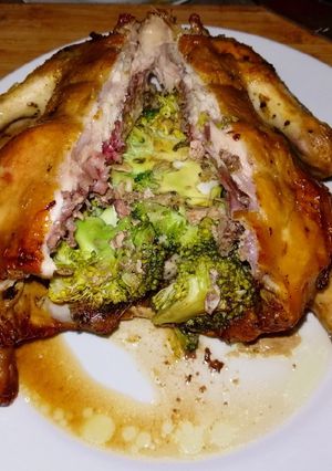 Una foto de Pollo Relleno de Brócoli