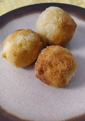 Una foto de Bolitas de patata rellenas de queso