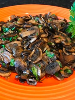 Una foto de Hongos Champiñón a la Provenzal