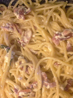 Foto di Pastasciutta con speck e crema di latte