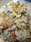 Arroz frito con espárragos y gambas