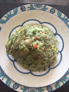 Una foto de Arroz con Pollo bien peruano