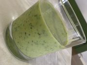 Una foto de jugo de kiwi