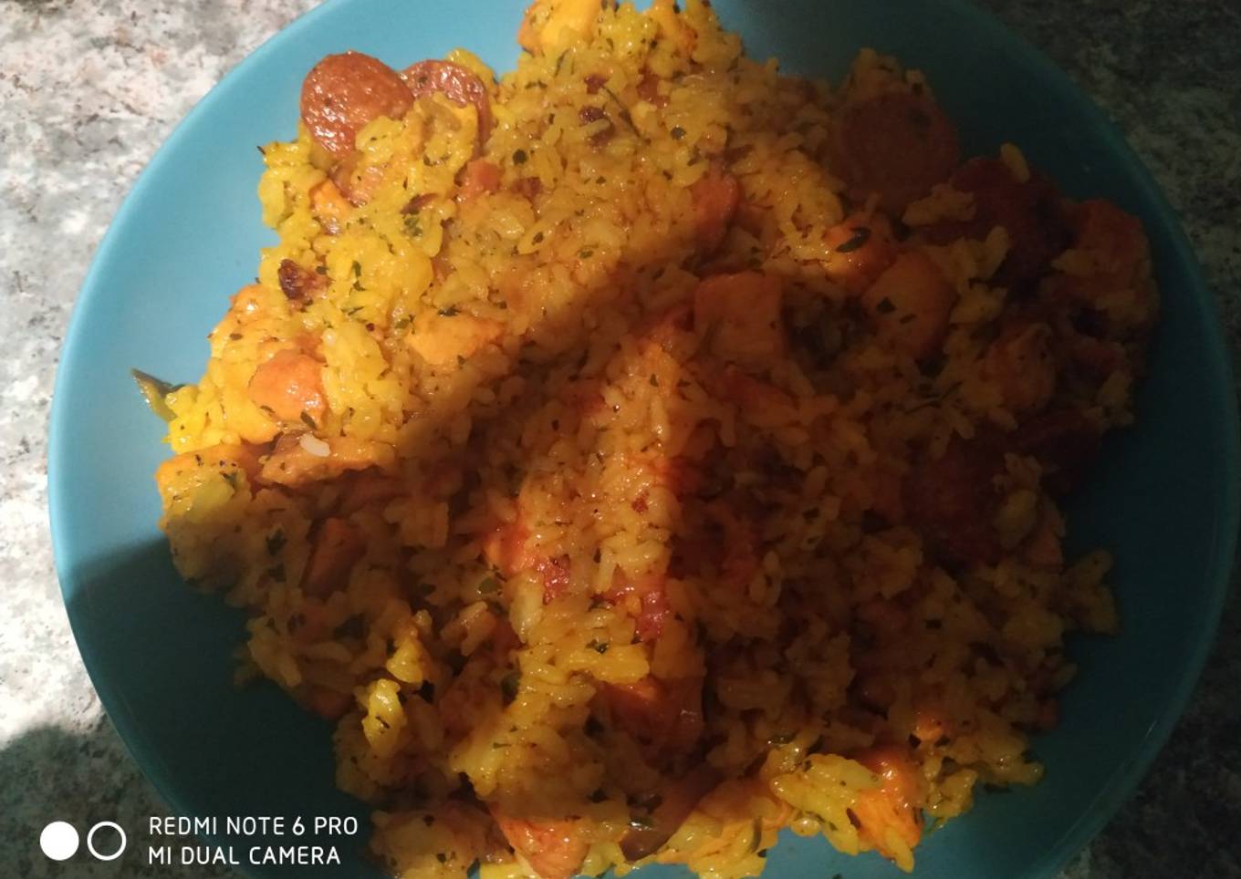 Arroz con pollo, chorizo y bacon