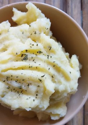 A picture of Mashed Potatoes.