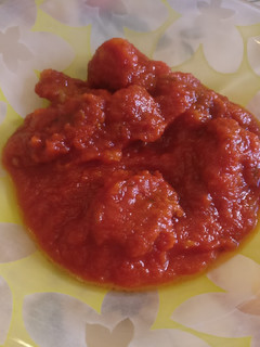 Una foto de Atún con tomate