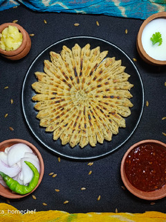 ગાર્લિક ખોબા રોટી (Garlic Khoba Roti Recipe In Gujarati) રેસીપી મુખ્ય ફોટો