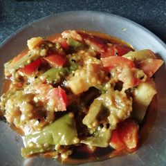 A picture of Aloo baingan.