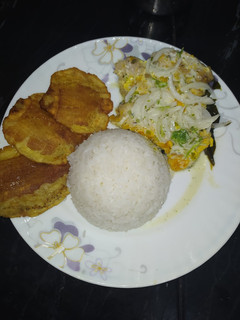 Una foto de Filete de pescado al ajillo con yogurt