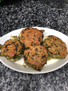 Una foto de 23. Alcachofas rellenas de pan y queso (entrante verdura)