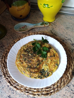 Una foto de Tortilla de acelgas con gambas