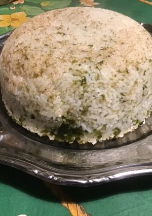 Une photo de Dôme de riz à la coriandre et laitue de mer