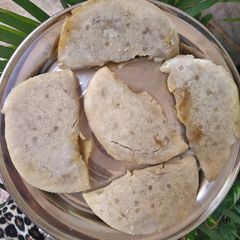 A picture of Dal pitha.