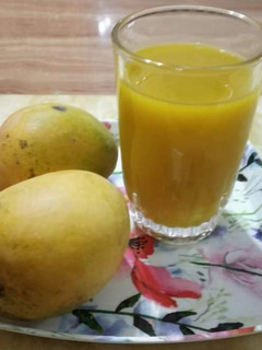 A picture of Mango shake.