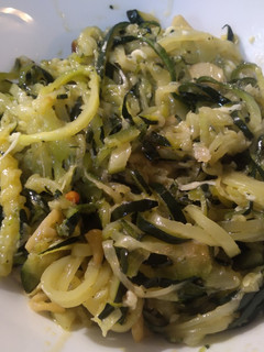 Una foto de Calabacines con queso y pimienta "cacio e pepe"