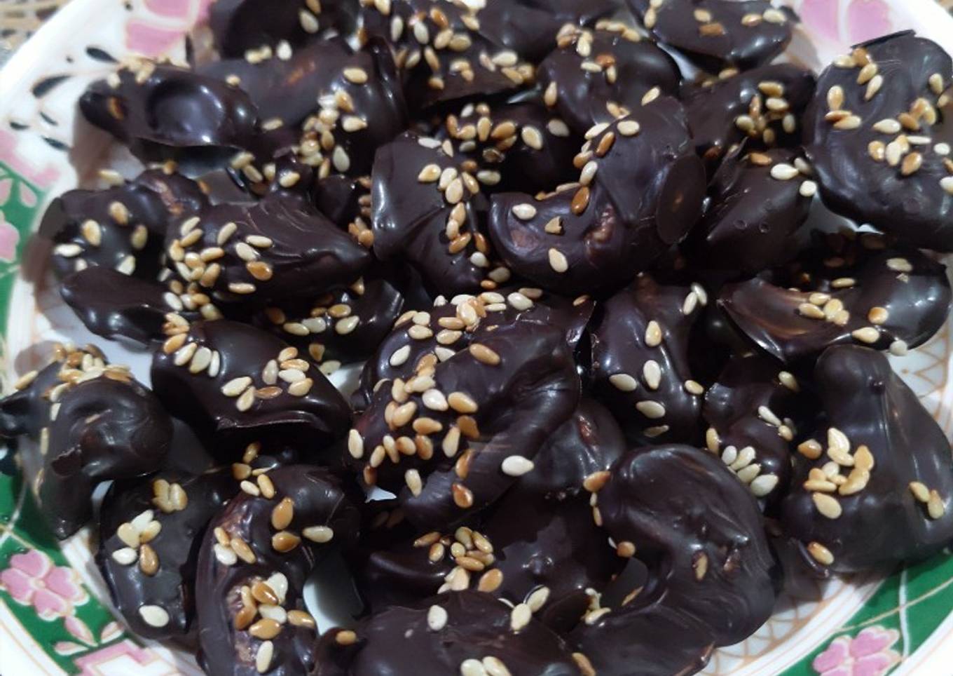 Chocolate dry fruit