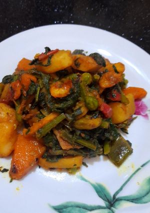 কুচো চিংড়ি পালং চচ্চড়ি (kucho chorchori palong chorchori recipe in Bengali) রেসিপির প্রধান ছবি