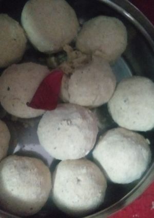 गोंद के लड्डू (gond ke laddu recipe in Hindi) रेसिपी मुख्य फोटो