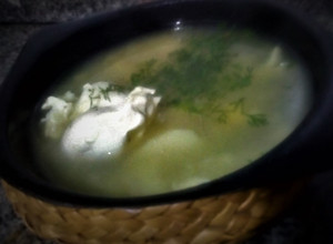 Una foto de Caldo de Huevo🥚y Papa