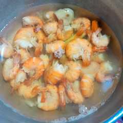 A picture of Udang kuah bening.