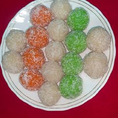 A picture of तिरंगे नारियल के लड्डू.