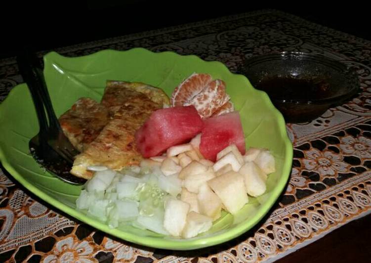 Martabak mie wortel with sauce kacang