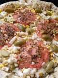 Pizza con borde de cheddar