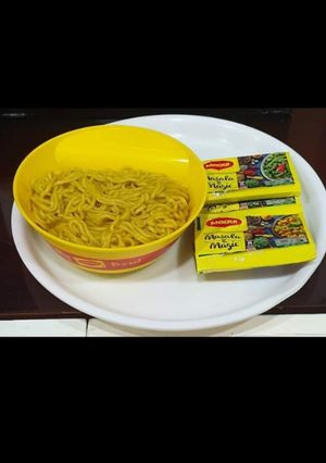 इंस्टेंट मैगी(Instant maggi recipe in hindi) रेसिपी मुख्य फोटो