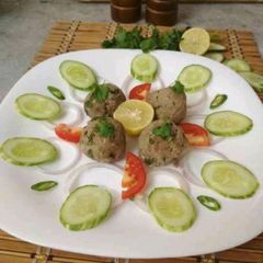 A picture of Steamed Meatballs with Salad.