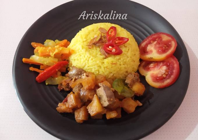 Nasi kuning gurih enak