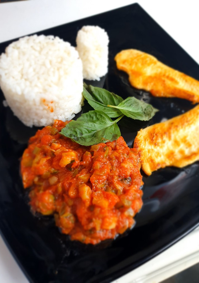 Una foto de Arroz con verduras y pollo