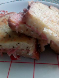 Zöldfűszeres rakott bundás kenyér (sütőben sült) recept fotója