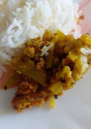 মুগ ডাল দিয়ে লাউ (moong dal diye lau recipe in Bengali) রেসিপির প্রধান ছবি