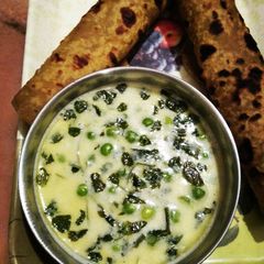 A picture of Jhatpat methi malai matar.