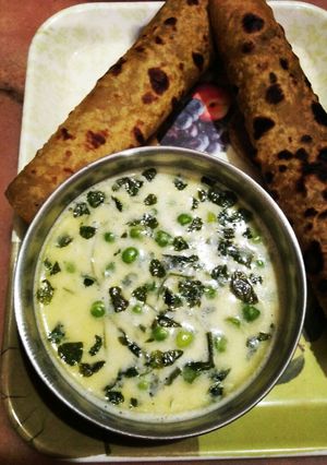 A picture of Jhatpat methi malai matar.