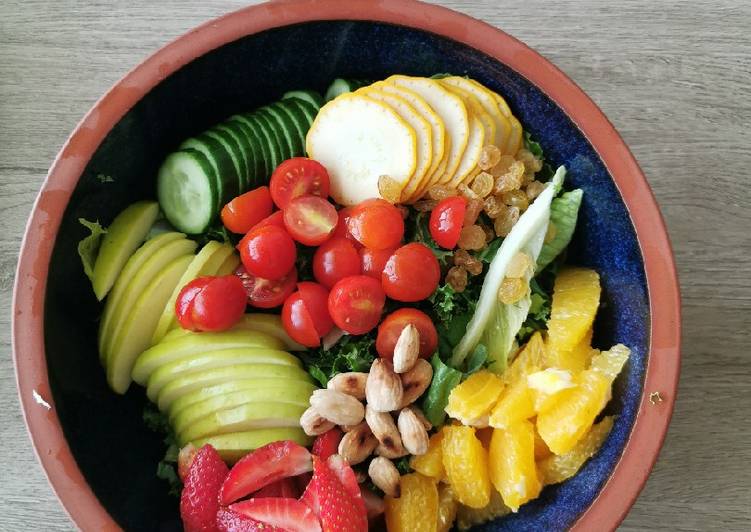 Steps to Prepare Any-night-of-the-week Kale, strawberries and Balsamic, citrus salad