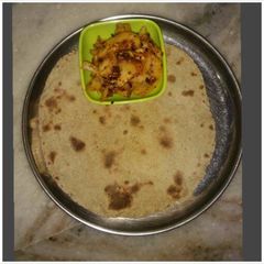 A picture of Moth ki roti.