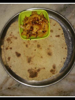 A picture of Moth ki roti.