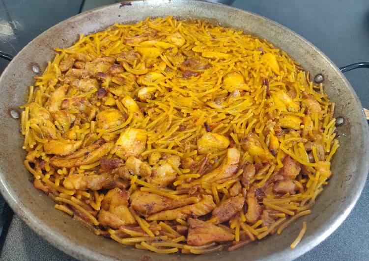 Fideuá de pollo