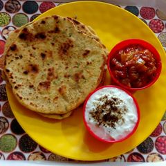 A picture of Besan oats nut paratha.