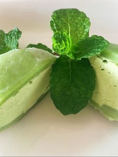 Hình của món Mochi trà xanh nhân kem.