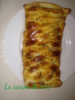 Una foto de Trenza de hojaldre bacon y queso