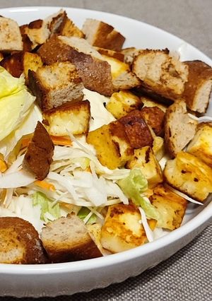 Grillsajtos saláta recept fotója
