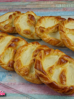Foto principal de Bretzel dulces con crema