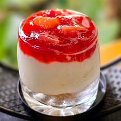 A picture of Strawberry Yoghurt Cheesecake Cups.