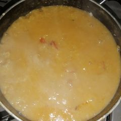 A picture of Spilt yellow lentils.