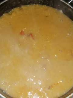 A picture of Spilt yellow lentils.